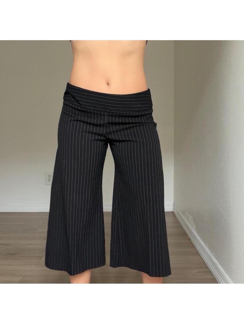 Y2K CHIC COQUETTE CAPRI PANTS - Picture 2 of 6